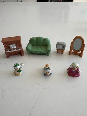 Porcelain Mini Disney Donald & Daisy Duck & Furniture Figurines